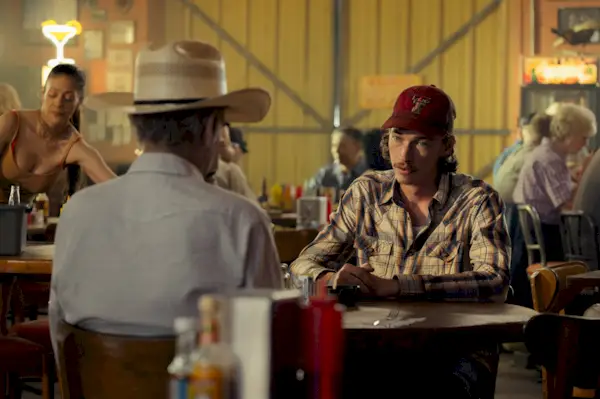 A estrela de ‘Landman’ Jacob Lofland pode ver semelhanças entre Taylor Sheridan