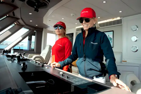 A estrela de ‘Below Deck Med’ Victoria SanJuan conta o que a atraiu em Joe Bradley: É difícil não ficar tonto com um homem com sotaque de Liverpool falando espanhol perfeito