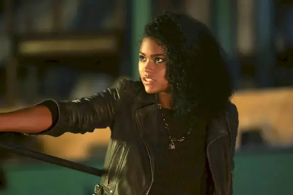 Tamara Smart como Thalia Grace em