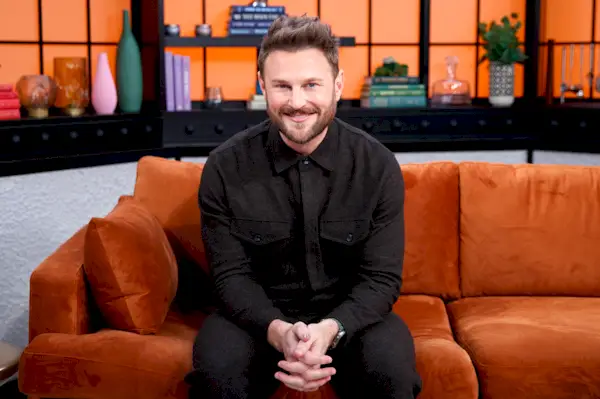 Bobby Berk n'a pas pu dire non à « Junk Or Jackpot ? » de HGTV : quand John Cena vous demande d'animer une émission qu'il a créée, vous dites « oui »