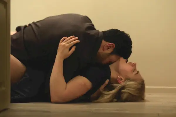 Vous tous, scène de sexe