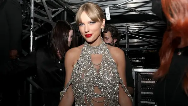 Le nom de Taylor Swift ne peut plus être fouillé dans X après que les photos explicites créées par l'IA sont virales
