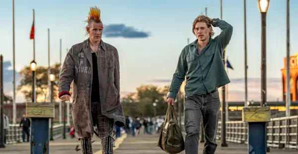 Streamen Sie es oder überspringen Sie es: „Caught Stealing“ auf Netflix, Darren Aronofskys unkonventioneller Versuch, ein Publikumsliebling zu werden, mit Austin Butler in der Hauptrolle