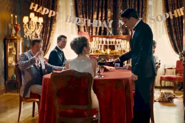 Diffusez-le ou ignorez-le : « Miss Sophie – Même procédure que chaque année » sur Prime Video, une série de comédie policière allemande farfelue qui s'inspire d'un sketch comique classique du réveillon du Nouvel An