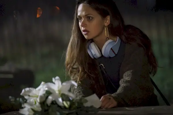 Transmítalo u omítalo: Temporada 2 de 'Mayfair Witches' en Netflix, donde Rowan tiene que encontrar un azotador ahora humano, mientras otros lo buscan