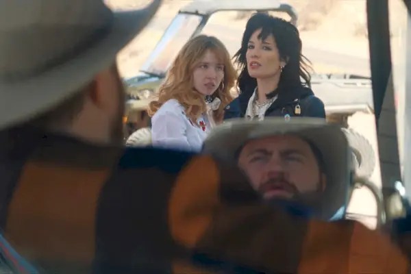 AMERICANA, da sinistra: Paul Walter Hauser, Sydney Sweeney, Halsey, 2023.