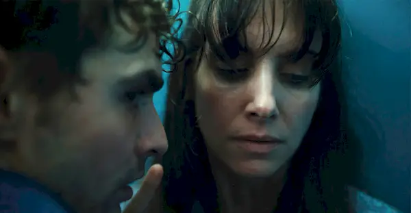 Guardalo in streaming o saltalo: 'Together' su Hulu, body horror esilarante e sbalorditivo con Dave Franco e Alison Brie