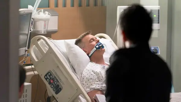 La estrella de 9-1-1, Peter Krause, se burla Conflicto y Skullduggery después de la temporada 7 Finale Cliffhanger