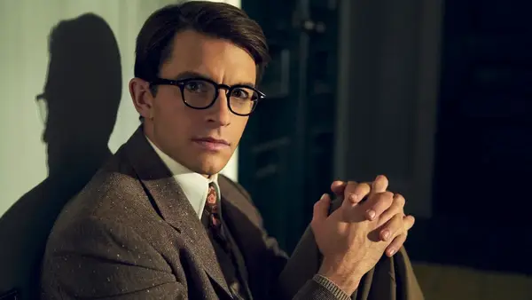 Jonathan Bailey as Tim in 