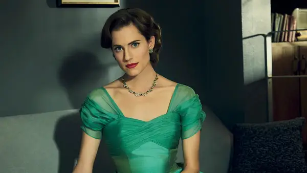 Allison Williams as Lucy in 