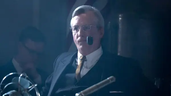 Linus Roache as Senator Smith in 