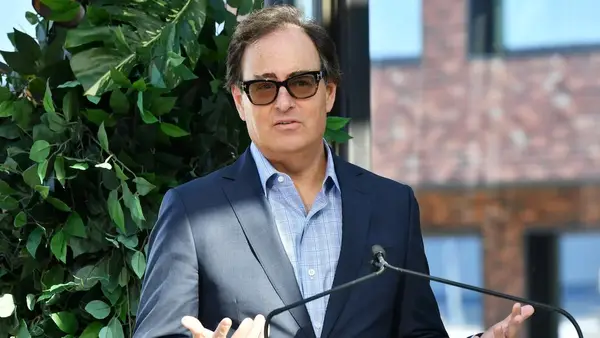 Interview mit dem Vampire -Refasing nach Claudia; Delainey Hayles ersetzt Bailey Bass in Staffel 2