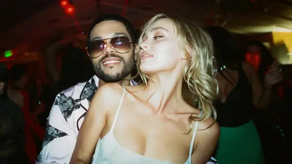 Star Idol Lily-Rose Depp confronta la sua infanzia con Johnny Depp con il dramma di Sam Levinson