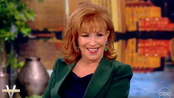 Die Aussicht: Joy Behar sagt Alyssa Farah Griffin, dass Sie nicht das Team haben, das sich auf Bare Attracction (Video) befasst