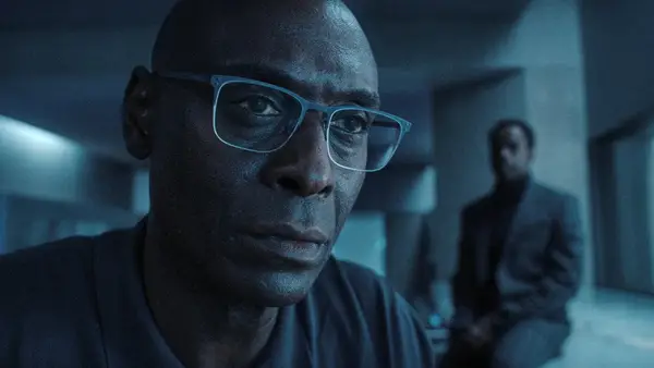 Lance Reddick reflete a família John Wick, que construiu com Keanu Reeves, Ian McShane, em uma de suas últimas entrevistas (vídeo) (vídeo) (vídeo)