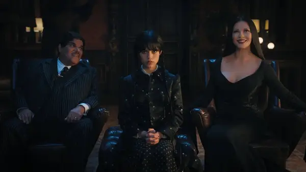 Cast and Character Guide von Mittwoch: Wer spielt wen in der Netflix -Serie? (Fotos)