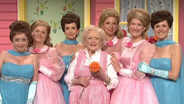 Sehen Sie alle SNL -Skizzen von Betty White und machen Sie sich bereit zu lachen, bis Sie weinen (Videos)