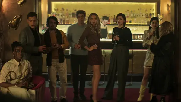 Distribution und Charakter Guide von Staffel 4 von Ihnen (Fotos)