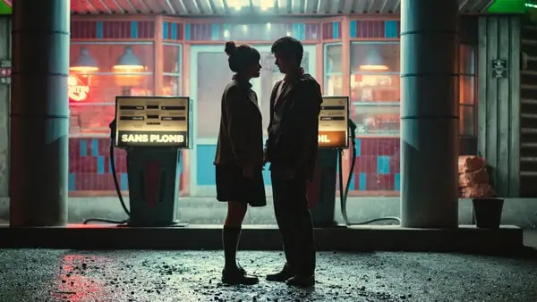 Le coordinateur de l'éducation sexuelle, David Thacery, attrape Maeve et Otis Ross et Rachel Scène dans la saison 4: il y avait beaucoup de pression