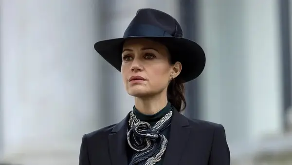 Carla Gugino as Verna in The Fall of the House of Usher