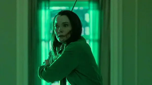 The Fall of the House of Usher. Samantha Sloyan as Tamerlane Usher in episode 106 of The Fall of the House of Usher. Cr. Eike Schroter/Netflix © 2023