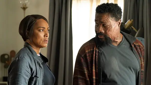 911-angela-bassett-malcolm-jamal-warner-disney.webp