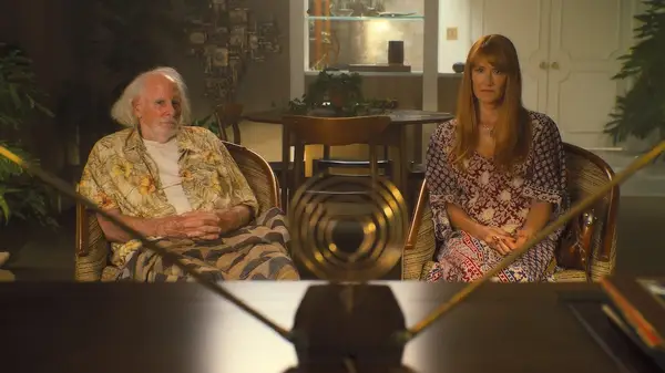 Der Showrunner Palm Royale bricht die unglaubliche Vater-Tochter-Szene mit Laura und Bruce Dern zusammen