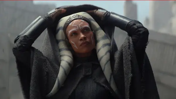 El estreno de Ahsoka rinde homenaje a la estrella tardía Ray Stevenson