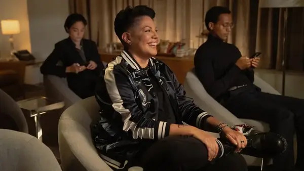 La star de et donc, Sara Ramírez, condamne un traitement de plus en plus ennemi selon le profil du magazine Criticism