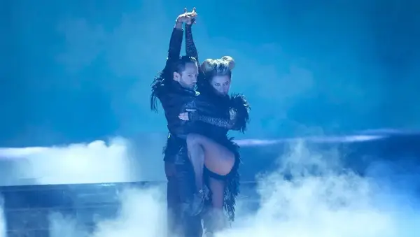 Pasha Pashkov and Ariana Madix on Week 6 of Dancing With the Stars