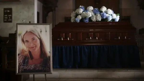 Comment se sent la star de Summer I Girl Betty David Iacono par rapport à l'histoire importante de la CAM dans la saison 2 (vidéo)