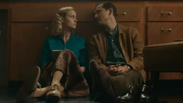 Der Star von Chemie, der Star Brie Larson, sagt, dass die Landung der zentralen Beziehung für alle etwas nervös sei