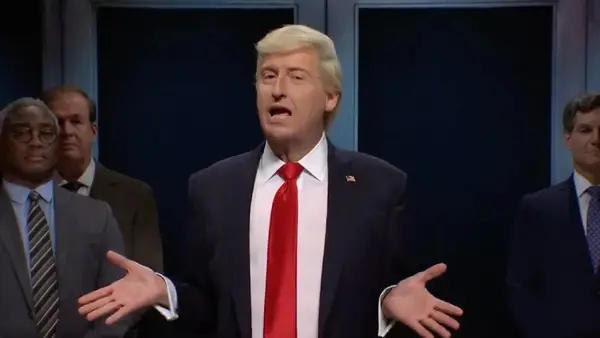 Michael Che zwingt Colin Jost, seine Frau zu objektivieren und kostenlos Weinstein in Swap SNL zu schreien