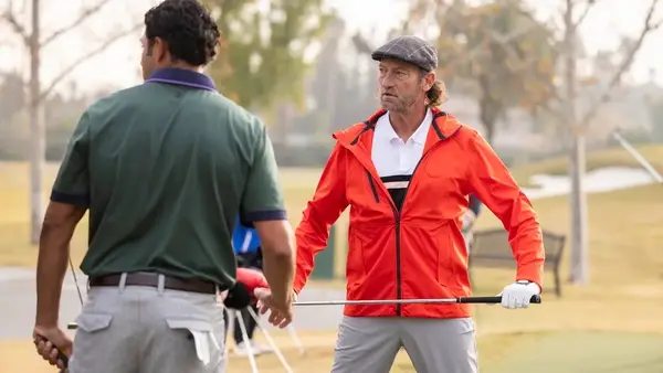 La guest star di freno il tuo entusiasmo, Troy Kotsur, rivela la battuta che ha permesso a Larry David di rompere