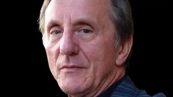 David Leland, diretor da banda dos irmãos e queria que eles fossem, Syrere A Los 82