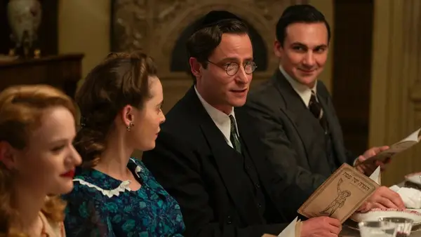 From left to right: Halina (Joey King), Mila (Hadas Yaron), Selim (Michael Aloni) and Genek (Henry Lloyd-Hughes) in 