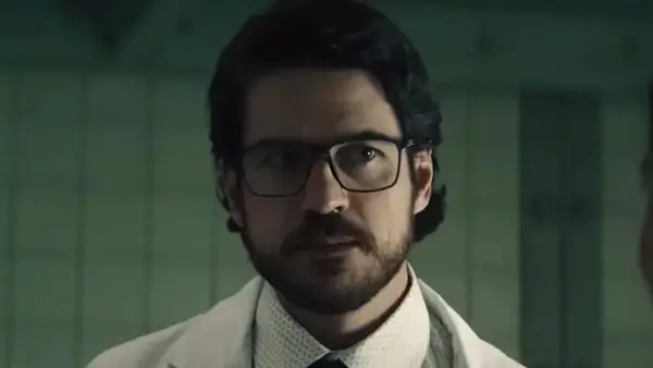 Marco Pigossi as Doctor Edison Cardosa in 