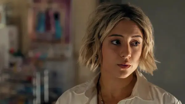 Lizze Broadway as Emma Meyer in 