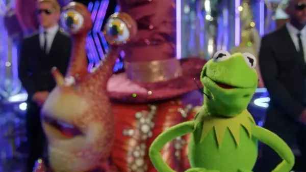 The Masked Singer: Caitlyn Jenner, Kermit the Frog et plus exposés proéminent à Rickrol You (vidéo exclusive)