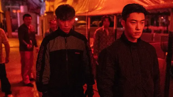 (L to R) Lee Sang-Yi as Hong Woo-jin, Woo Do-Hwan as Kim Gun-woo in Bloodhounds