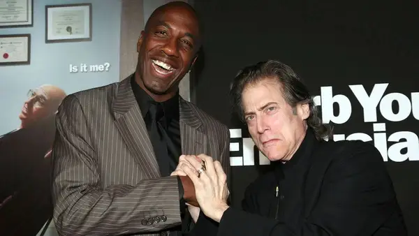 ATENHEIRA SEU SEU ECUSMEM J.B. SMOOV TIBUTOS PARA RICHARD LEWIS: O melhor cara