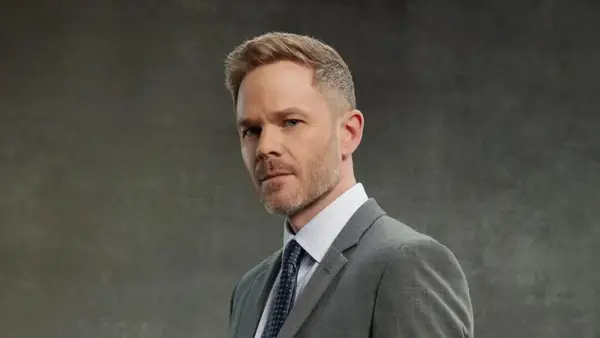 Shawn Ashmore as Wesley Evers in 