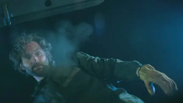 Das Ende der zweiten Staffel von Ihnen, erklärte, Staffel 5, verursacht von Penn Badgley