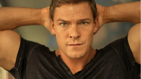 Wie Reacher Alan Ritchsons Star eine authentische Darstellung des geliebten Helden (Video) erstellte