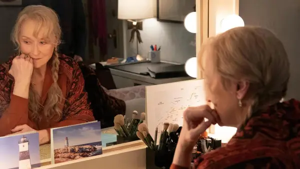 Seuls les meurtres dans le bâtiment savaient que les paparazzi gâcheraient la révélation de la robe de mariée de Selena Gomez