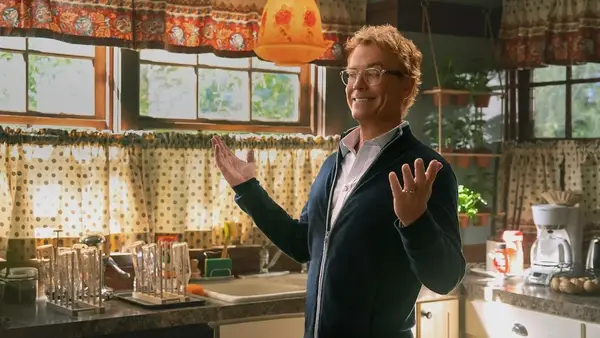 Shining Vale Showrunner diz que o fim da segunda temporada da segunda temporada, Cliffhanger, prepara a cena para o caos