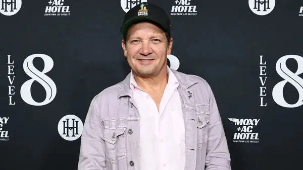 Jeremy Renner teilt gruselige Details des fast tödlichen Quitanyave -Unfalls: Mein Augapfel war raus