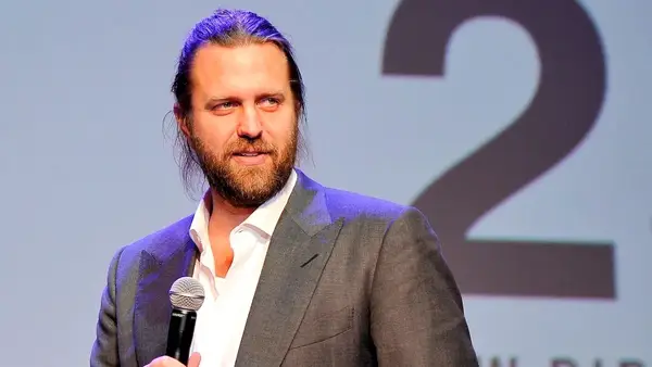 O diretor da Netflix gastou milhões de dinheiro para a serpentina para Crypt e Rols-Royces em um certificado de ficção científica de US $ 55 milhões