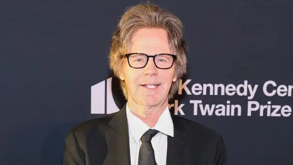 Dana Carvey faz uma pausa em sua carreira, as redes sociais quando o SNL compartilha amor pelo aluno