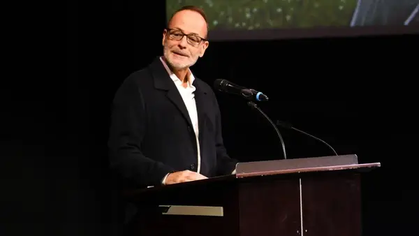 Meg Donly, Milo Manheim para a produção de produtos executivos, Star Zombies 4 da Disney